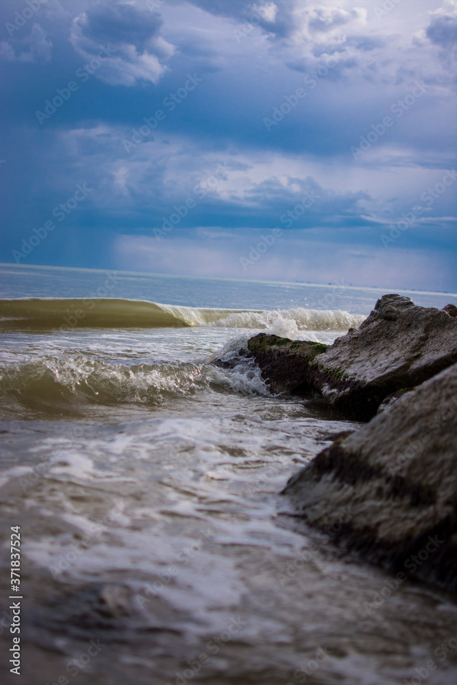 Fototapeta premium waves on the beach штормовое море