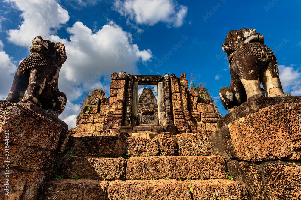 Fototapeta premium Ancient buddhist khmer temple in Angkor Wat complex