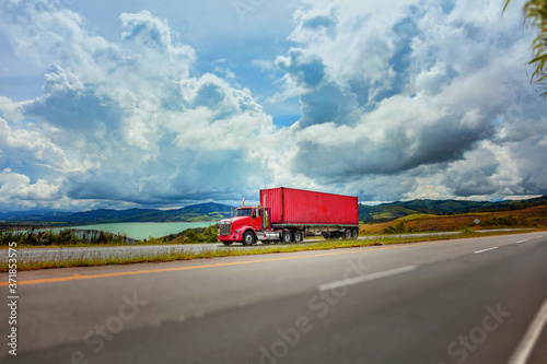 Container Transport auf Lastwagen photo