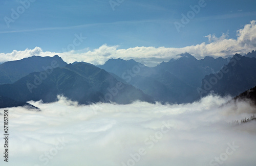 mgła w Tatrach, widok z Gęsiej Szyi © robert6666