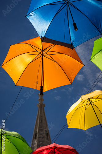 parapluies en   t   dans les rues