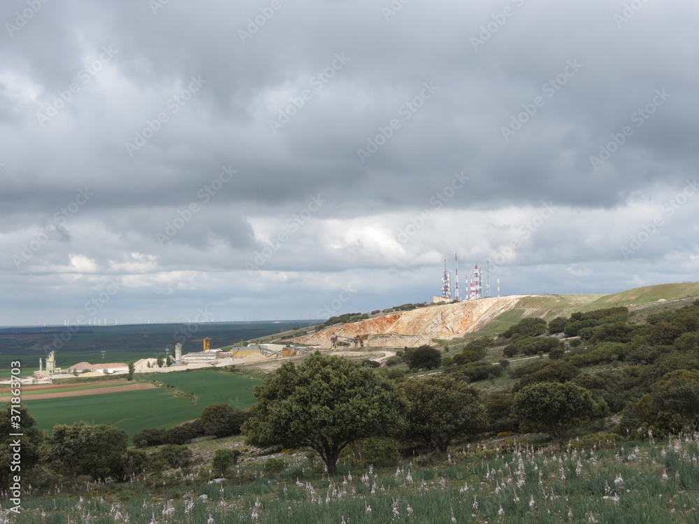 Fototapeta premium Sierra de Atapuerca industrial