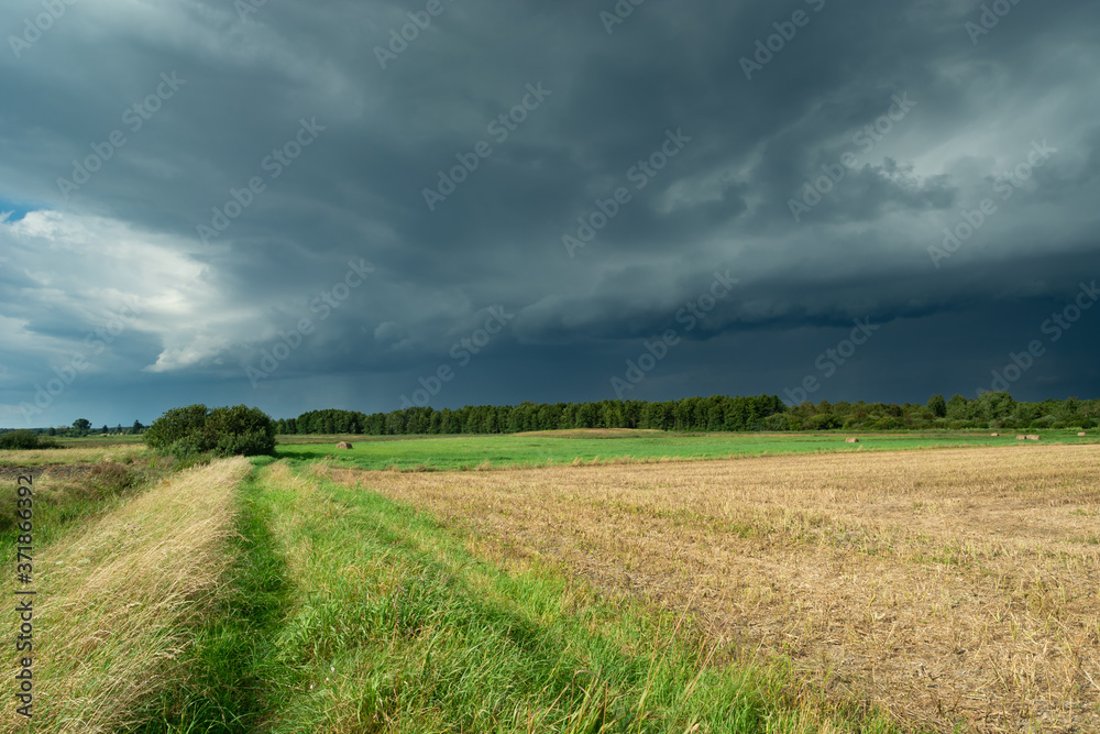 Obraz premium Arcus cloud over fields, Czulczyce in eastern Poland