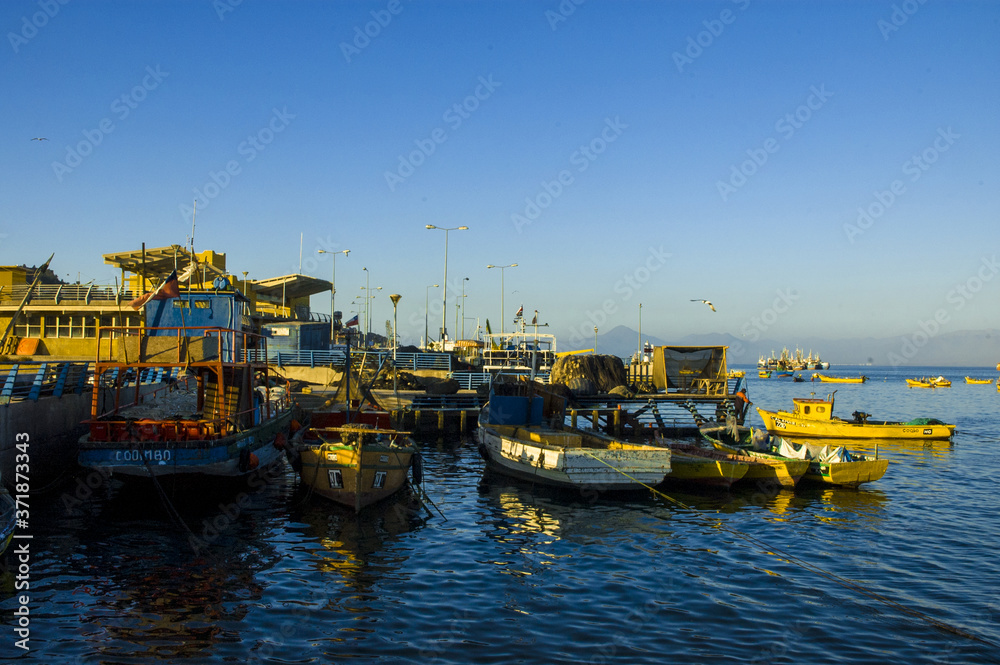 Puerto de Coquimbo Chile Sudamerica conjunto de botes pesqueros Artesanales