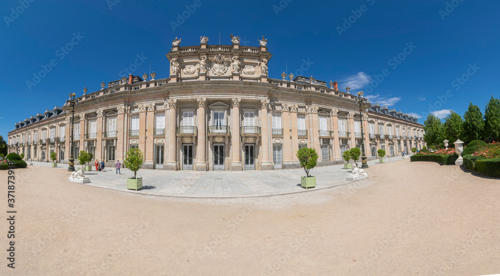 Panorámica del Real Palacio de La Granja de San Ildefonso (Segovia, España)