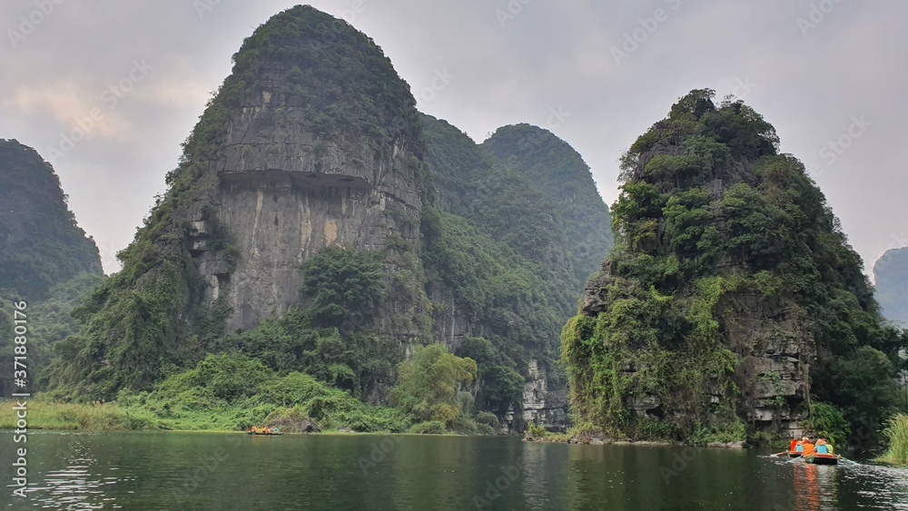 Trang An - Vietnam canoe ride next t Skull Island film site for King Kong  movie foto de Stock | Adobe Stock