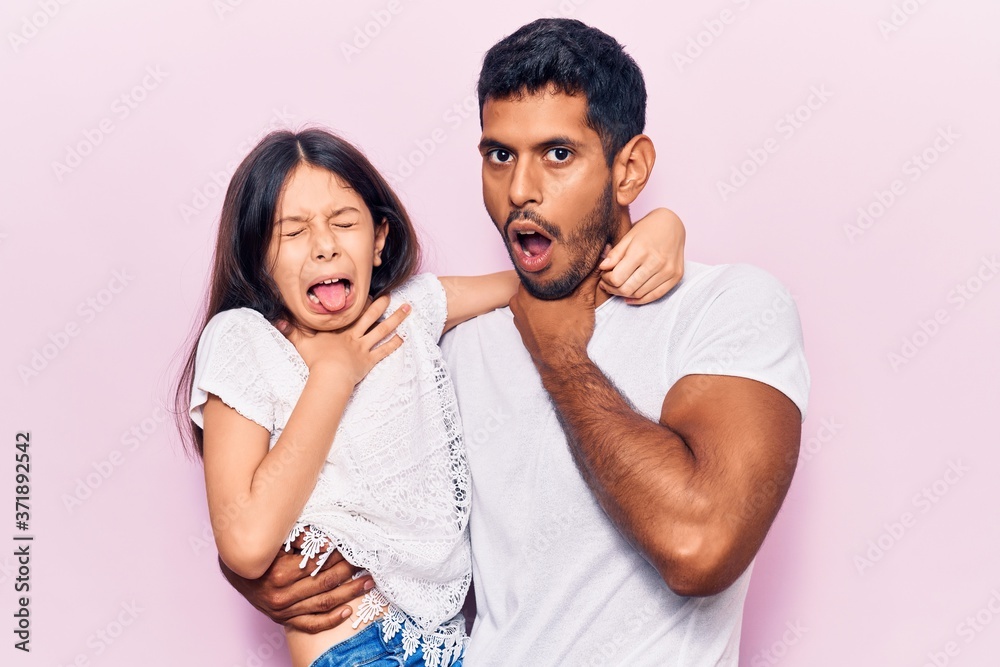 Naklejka premium Young father and daughter wearing casual clothes shouting and suffocate because painful strangle. health problem. asphyxiate and suicide concept.