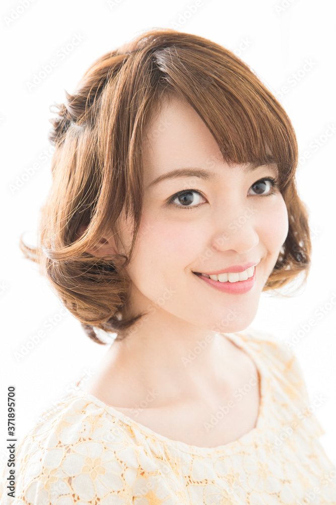 ヘアアレンジをした女性 ヘアアレンジをした女性