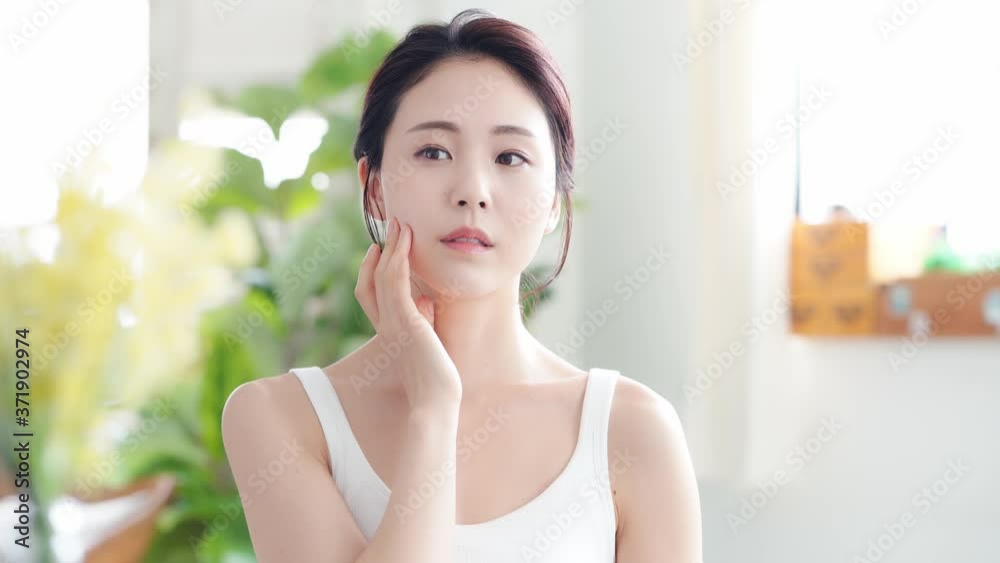 日本人女性の美容イメージ　スキンケア　肌ケア