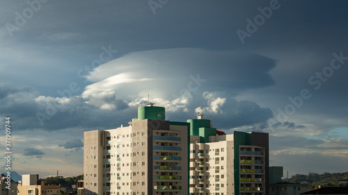 Obraz na plátně Nuvem altocumulus lenticularis