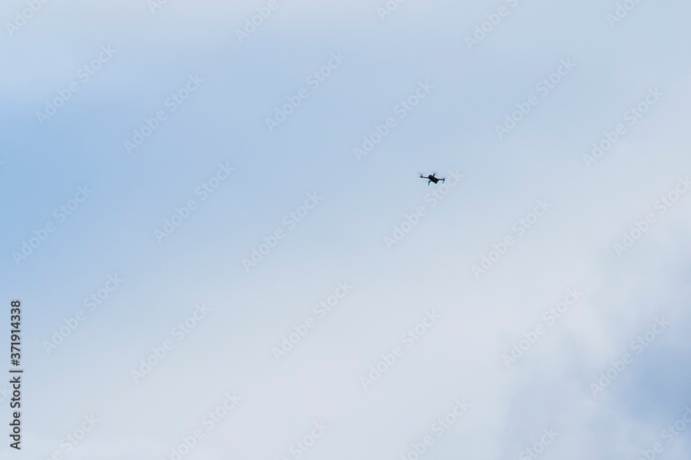 Obraz premium A drone flying in the evening sky