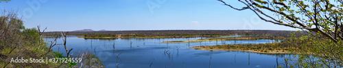 Landschaftliches Panorama in der Nähe vom Mopani-Rest Camp im Krüger-Nationalpark Südafrika