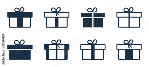 Gift icon. Box of present with bow. Outline package for birthday, christmas. Wrapped parcel with ribbon in line style for surprise. Symbol of giftbox for holiday, xmas decoration, shopping. Vector