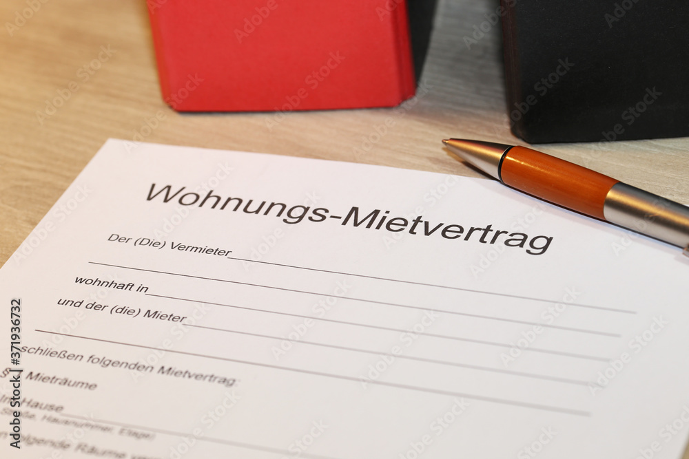 Symbolbild Blankoformular von einem Mietvertrag für eine Wohnung StockFoto Adobe Stock