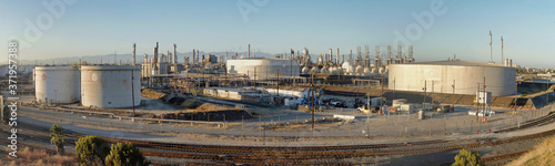 Εκτύπωση καμβά A big refinery in Torrance,