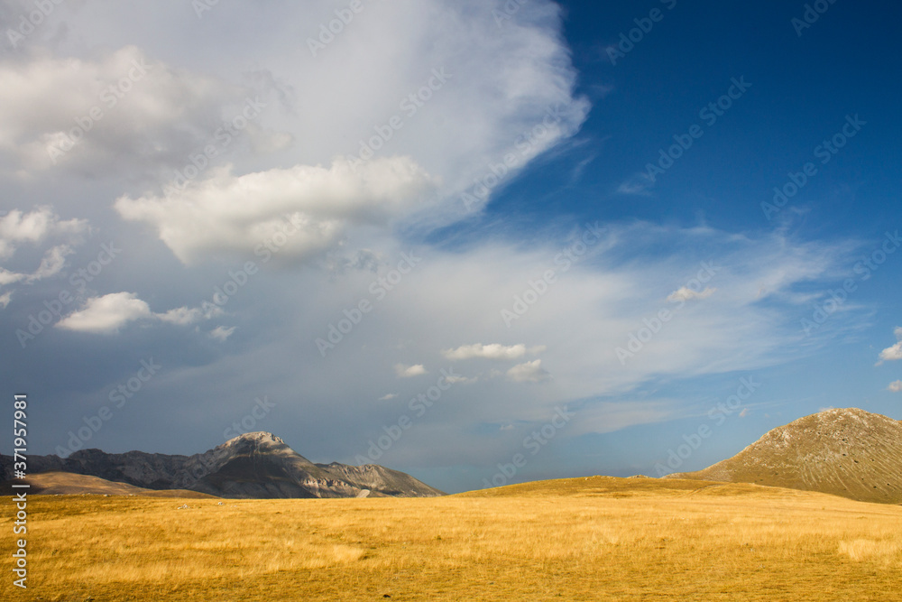 Obraz premium scenic view of Campo Imperatore in summer