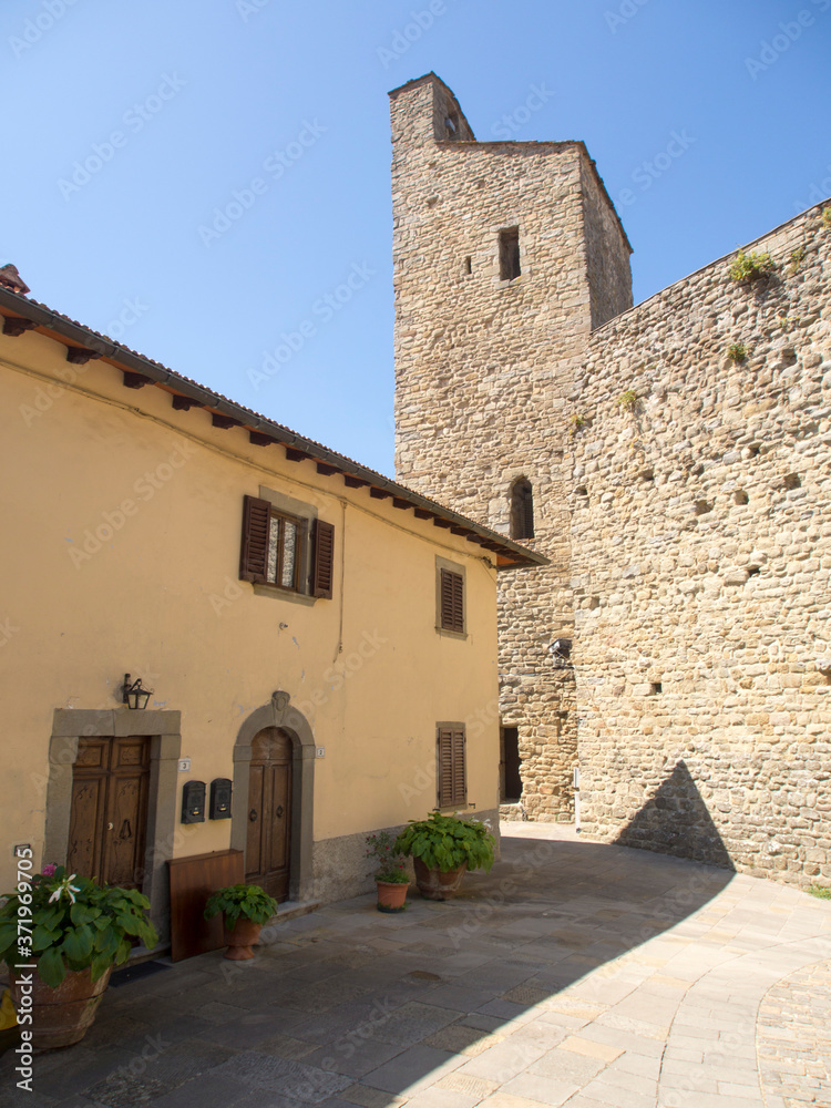 Italia, Toscana, Arezzo,il paese di Montemignaio. Il castello dei conti Guidi.