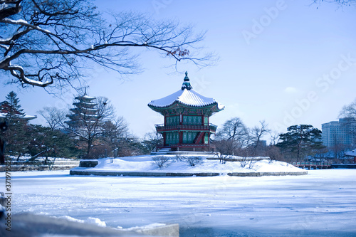 The scenery of winter snow and blue sky.