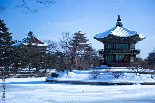 The scenery of winter snow and blue sky. © Chongbum Thomas Park