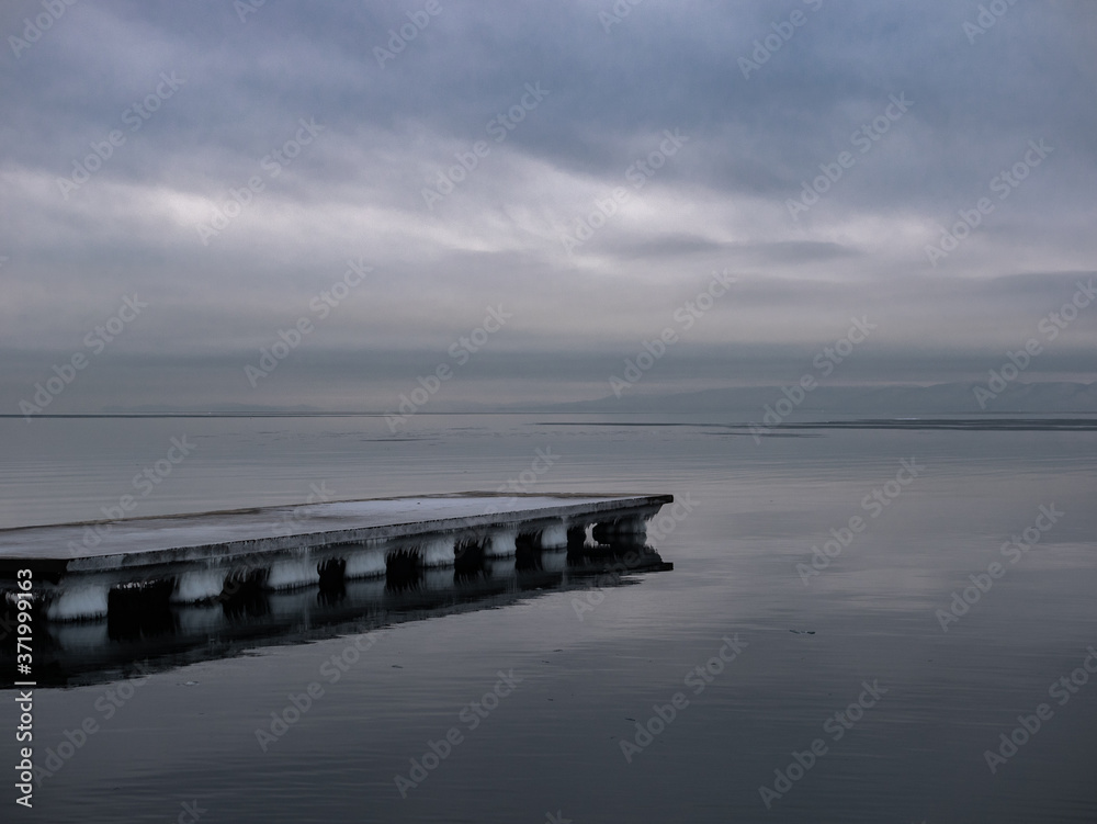 Fototapeta premium Bridge into the cold