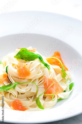 tagliatelle with smoked salmon and spinach