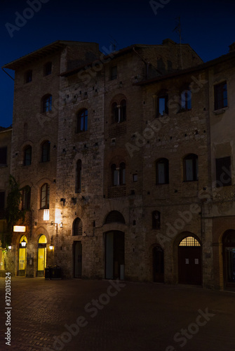 Fototapeta Naklejka Na Ścianę i Meble -  Alley at night in the town of San Gimignano in Tuscany