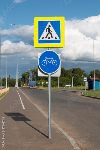 Traffic sign for pedestrian crossing and cycle path