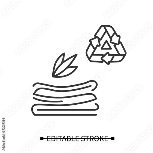 Kitchen towels icon. Pile of cotton reusable paper towels green alternative with recycling linear pictogram. Concept of eco friendly zero waste hand wipes. Editable stroke vector illustration