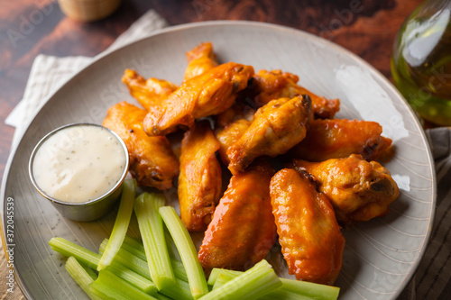 buffalo wings with celery and ranch dressing