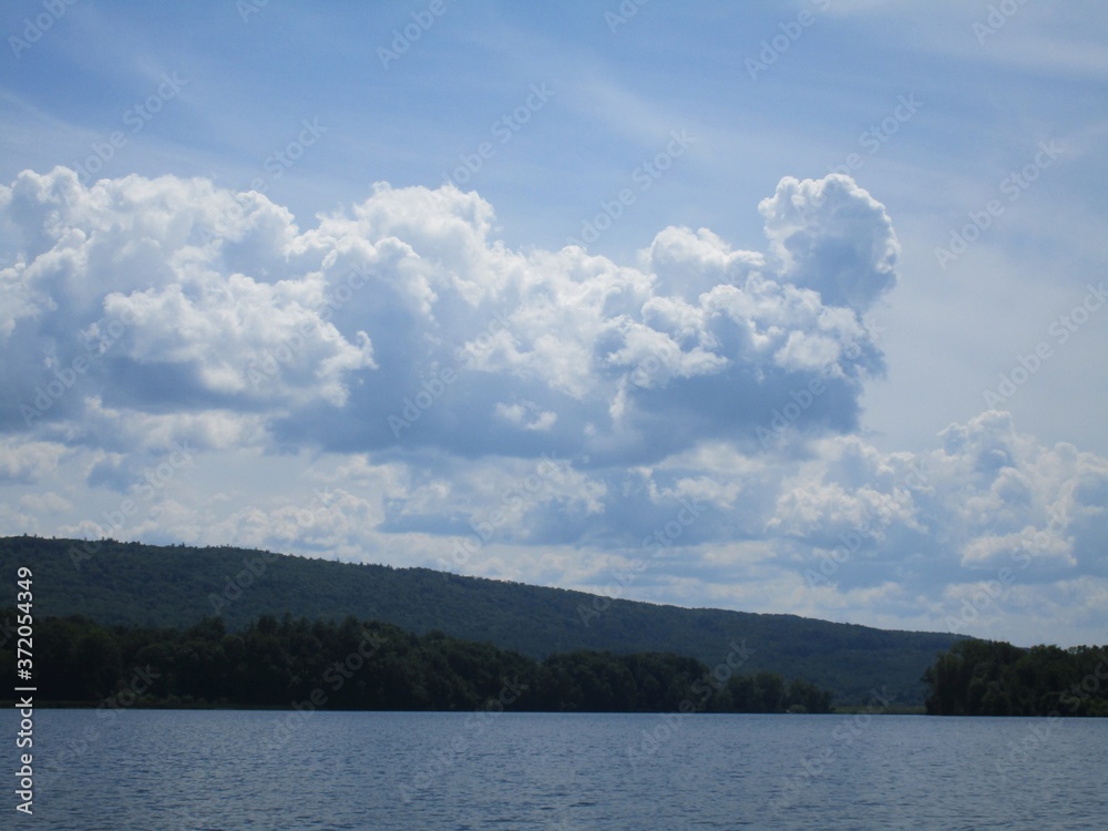 Obraz premium clouds over the lake