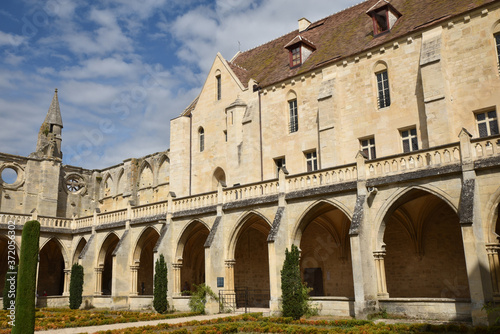 Cloître de l'abbaye de Royaumont, France