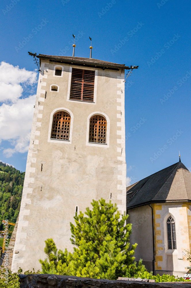 Ilanz, Glion, Turm, Sankt Margarethen, Sankt Margarethen-Kirche, Wohnturm, Mittelalter, historische Häuser, Dorf, Vorderrhein, Fluss, Surselva, Rheinschlucht, Alpen, Graubünden, Sommer, Schweiz