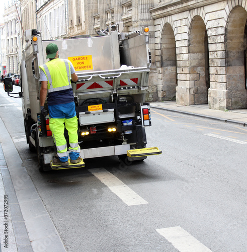  La collecte des déchets recyclables photo