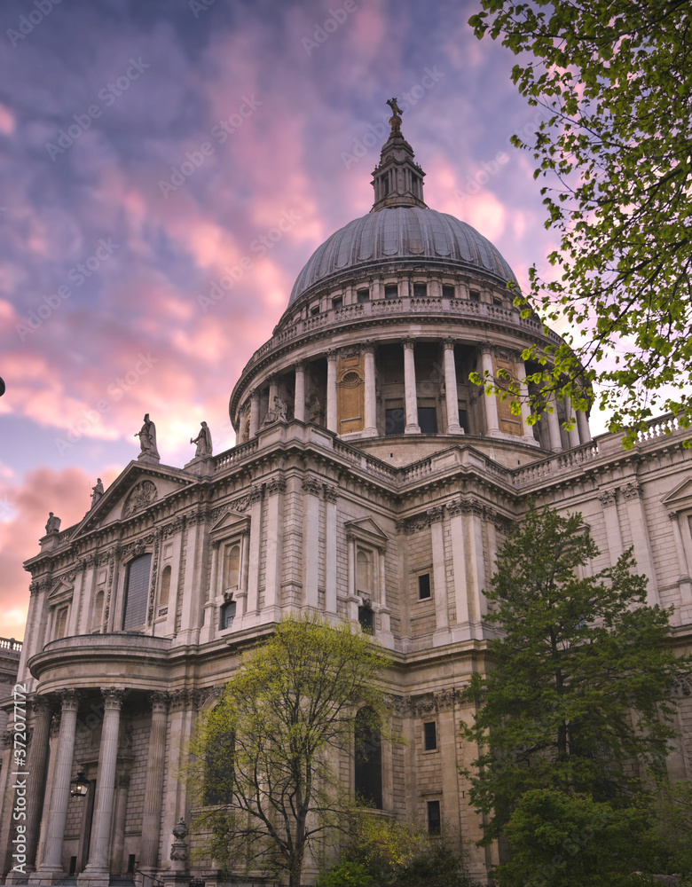 St. Paul's Cathedral in central London, UK at dusk.
