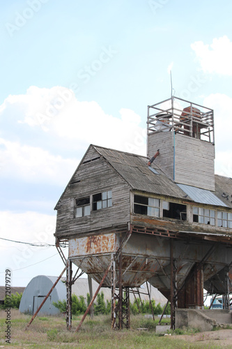Abandoned old granary on an abandoned farm