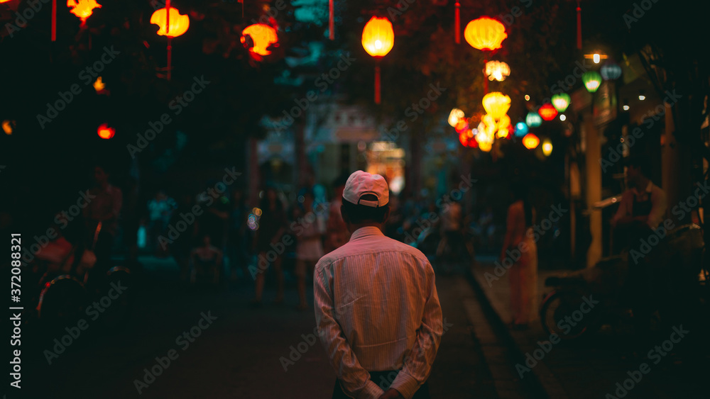 Obraz premium Man Oriental Night Street
