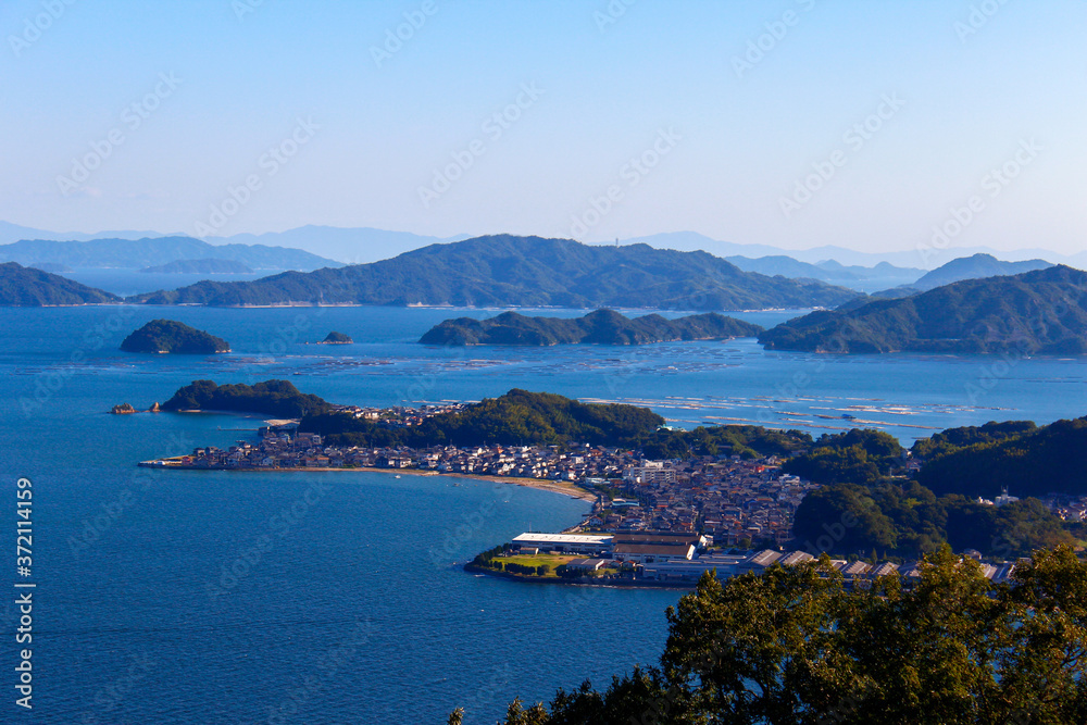 Obraz premium 呉の海音戸の瀬戸公園からの眺め