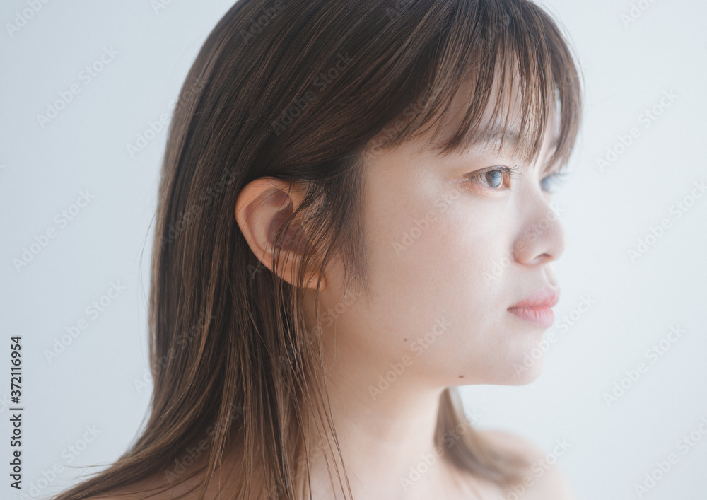 メイクをした日本人女性 メイクをした日本人女性