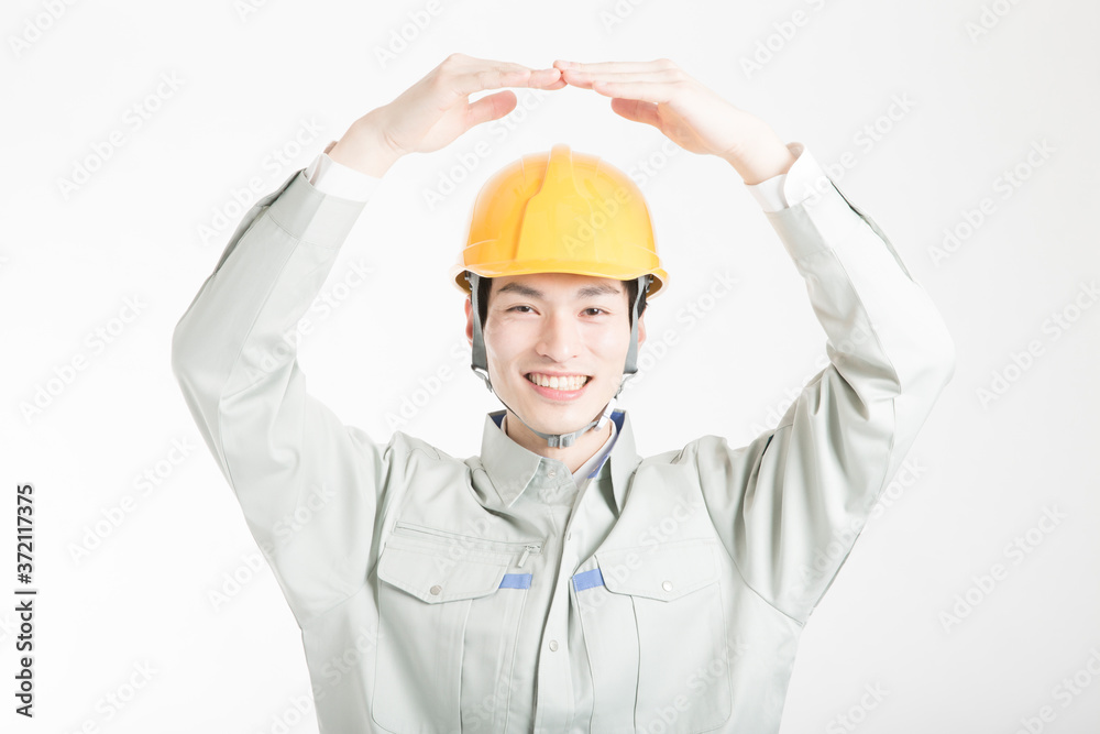 丸の男性作業員