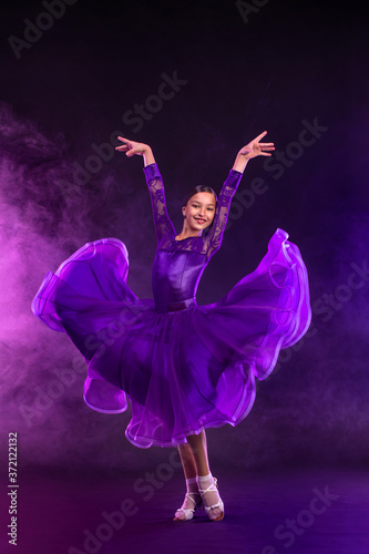 Fototapeta Naklejka Na Ścianę i Meble -  Girl athlete dancing sports ballroom dancing.