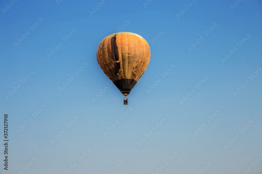 Obraz premium Balloon on blue sky.