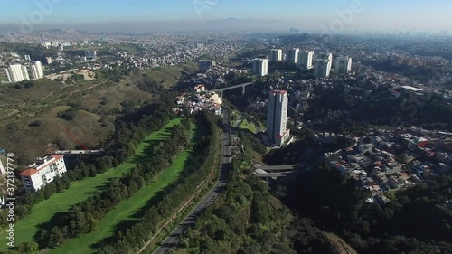Vista aérea panorámica del Lomas Country Club, un club de golf ubicado en Naucalpan, Estado de México.