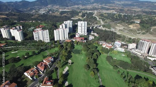 Vista aérea panorámica del Lomas Country Club, un club de golf ubicado en Naucalpan, Estado de México. photo