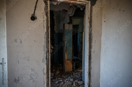 Interior of the old abandoned apartment © olyasolodenko