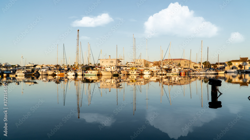 Im neuen Hafen in Grau du Roi, Occitanien, Frankreich