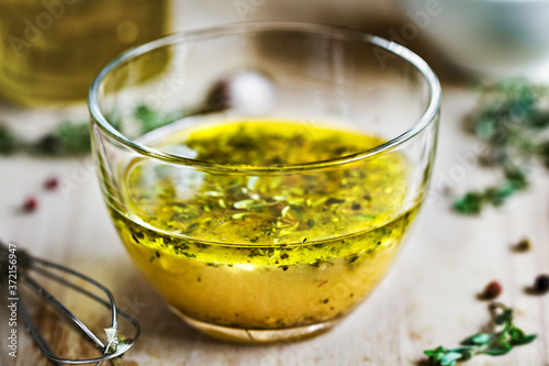 Fotografie Thyme Vinaigrette
