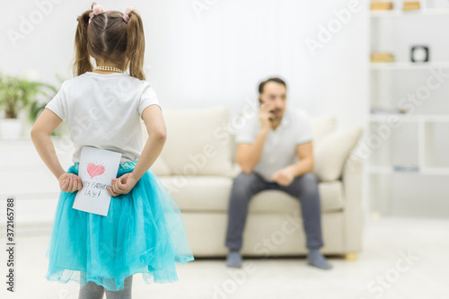 Photo of how daughter wants to greet father with postcard.