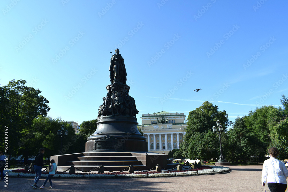 Fototapeta premium statue in the Park