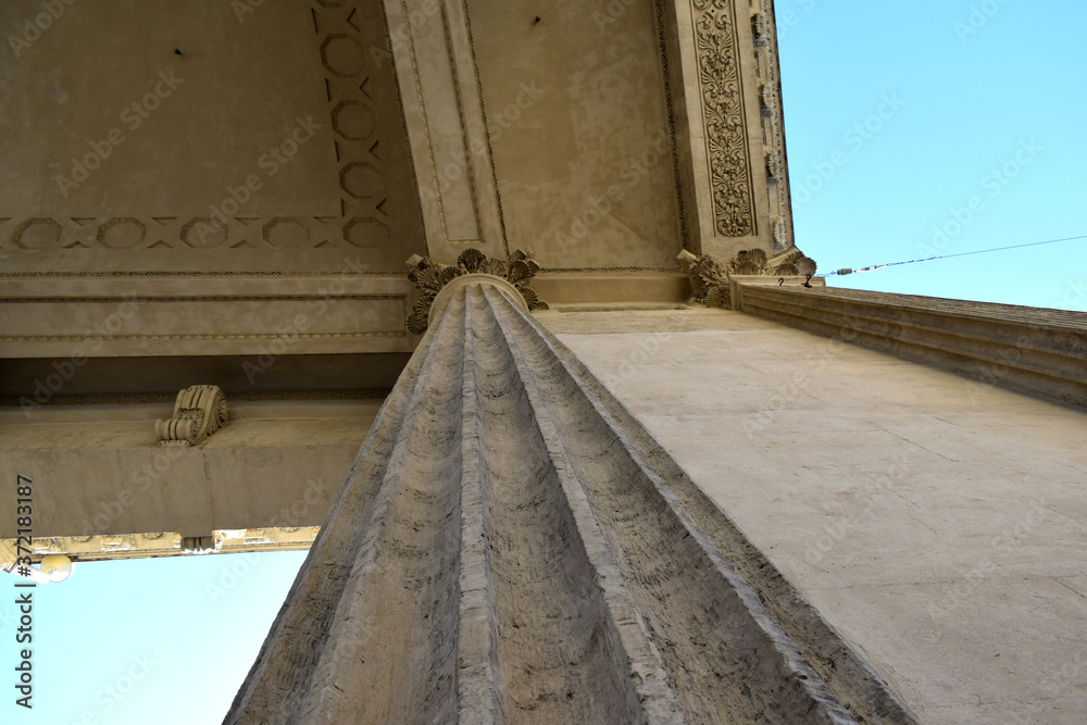 Obraz premium details of stucco columns of the old Cathedral