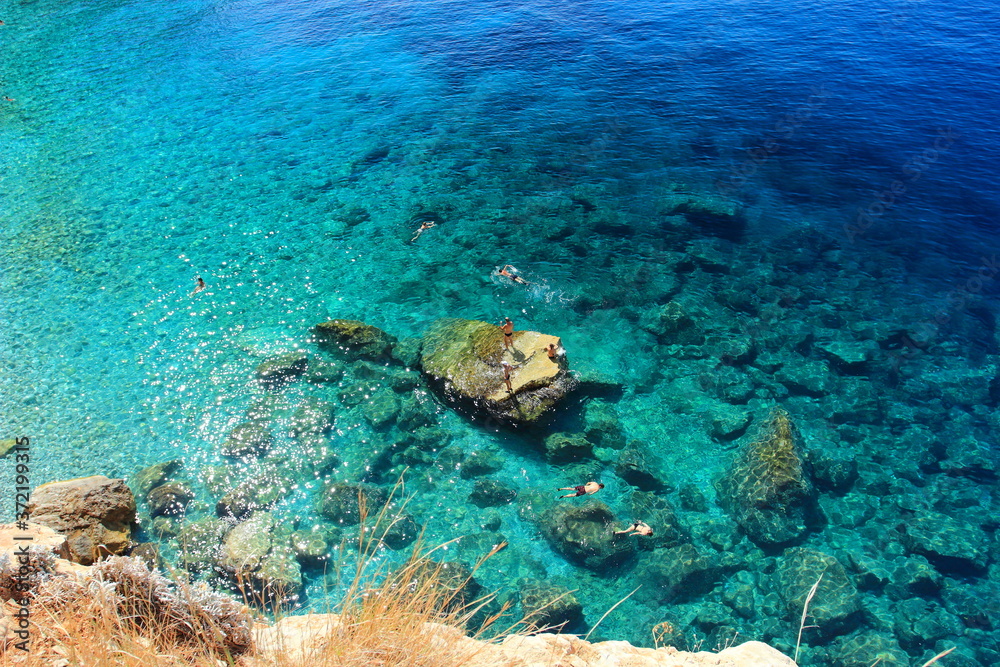 Obraz premium Clear turquoise sea on beach Pasjaca, Croatia